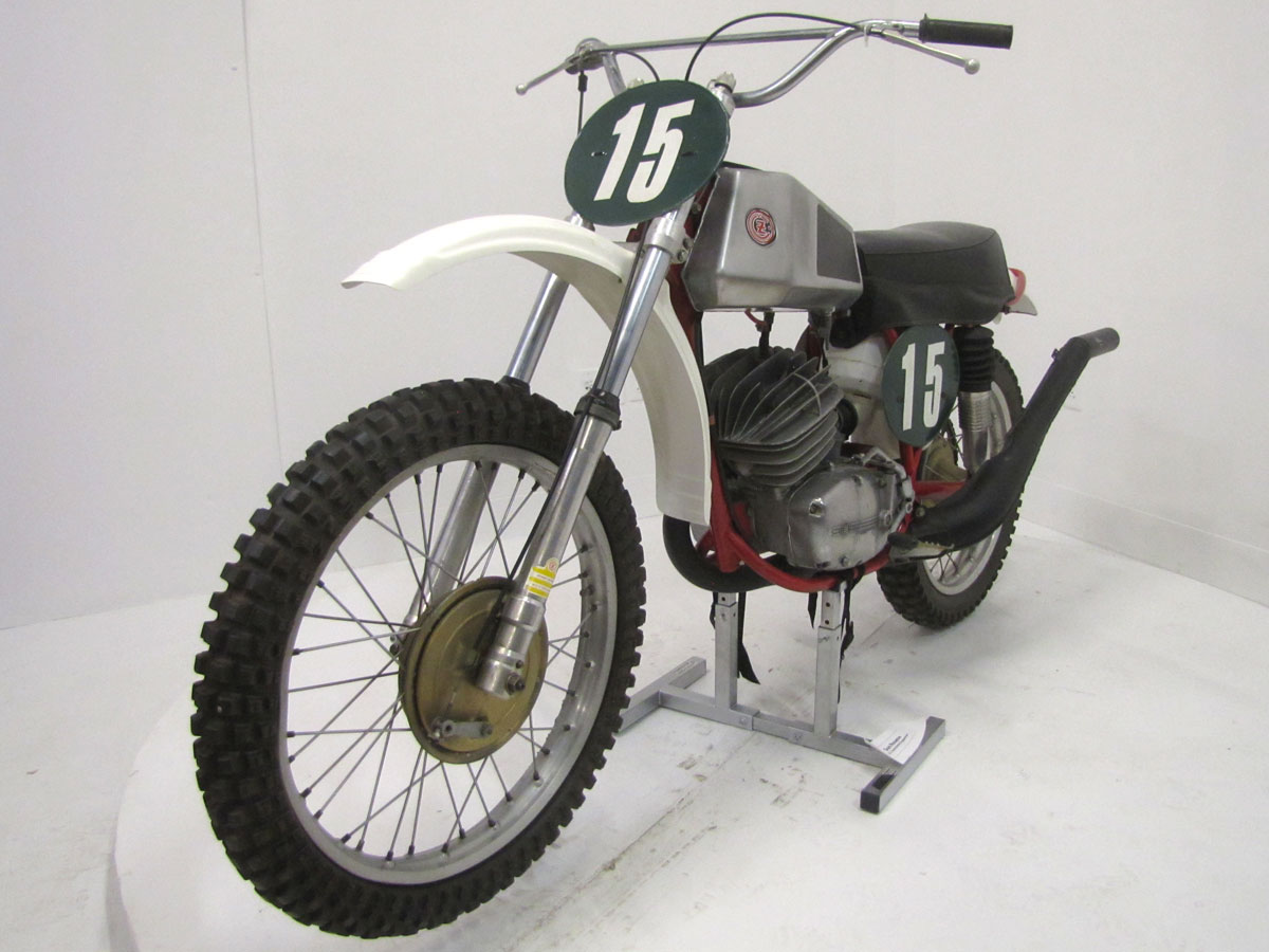 1975-cz-250cc-falta-replica_3